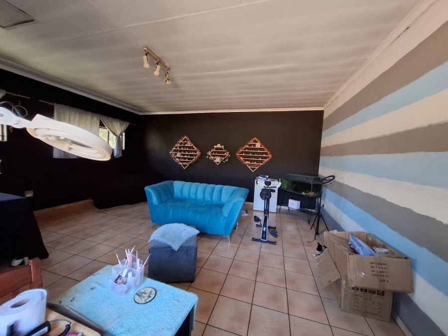 4 Bedroom Property for Sale in Oos Einde North West